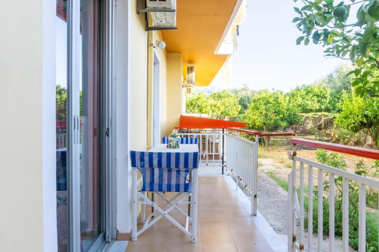 Mema'S Tranquil Apartment In Patra Esterno foto