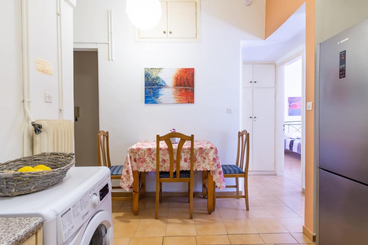 Mema'S Tranquil Apartment In Patra Esterno foto