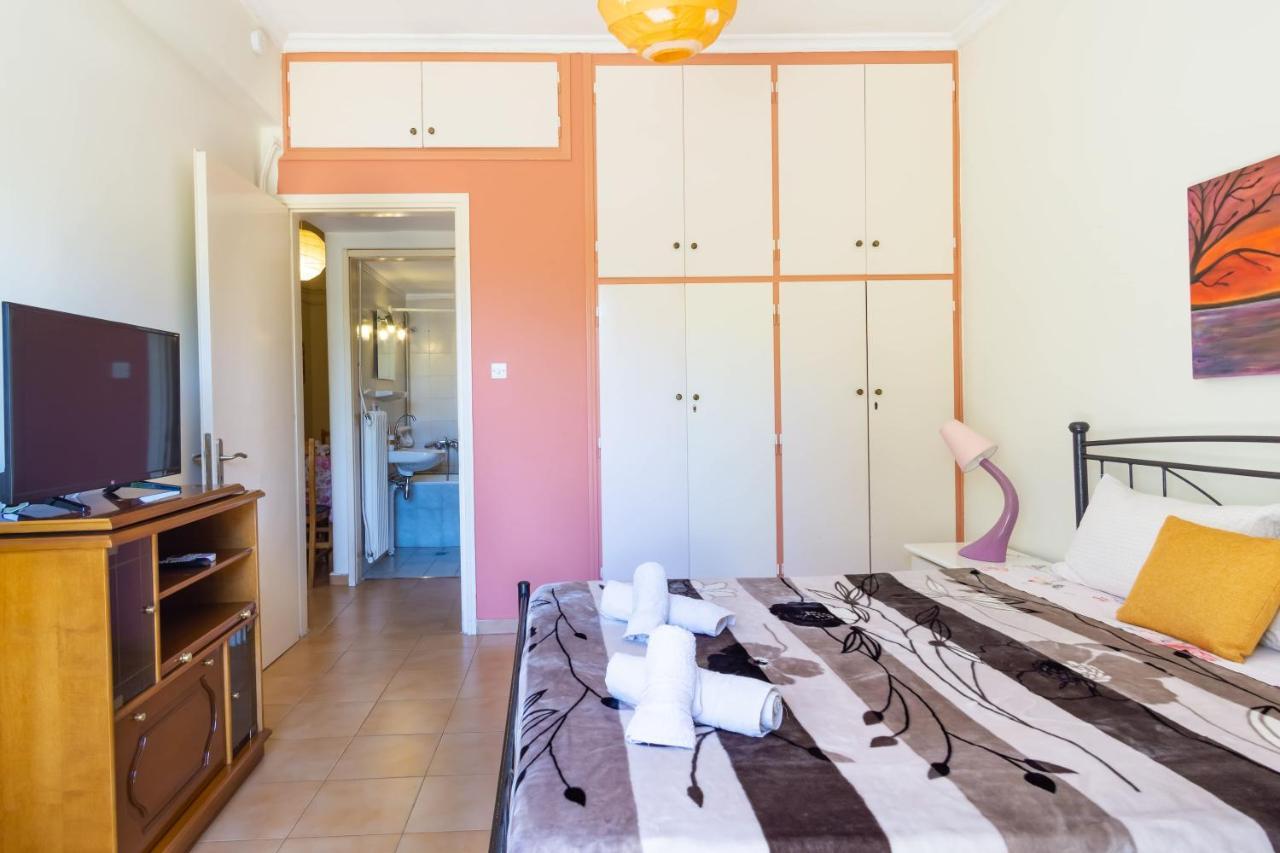 Mema'S Tranquil Apartment In Patra Esterno foto